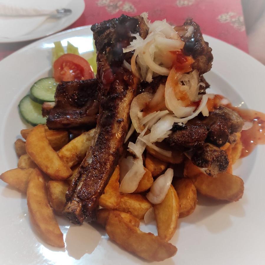 Lesni Restaurace Harrachovka Hotel Tábor Kültér fotó