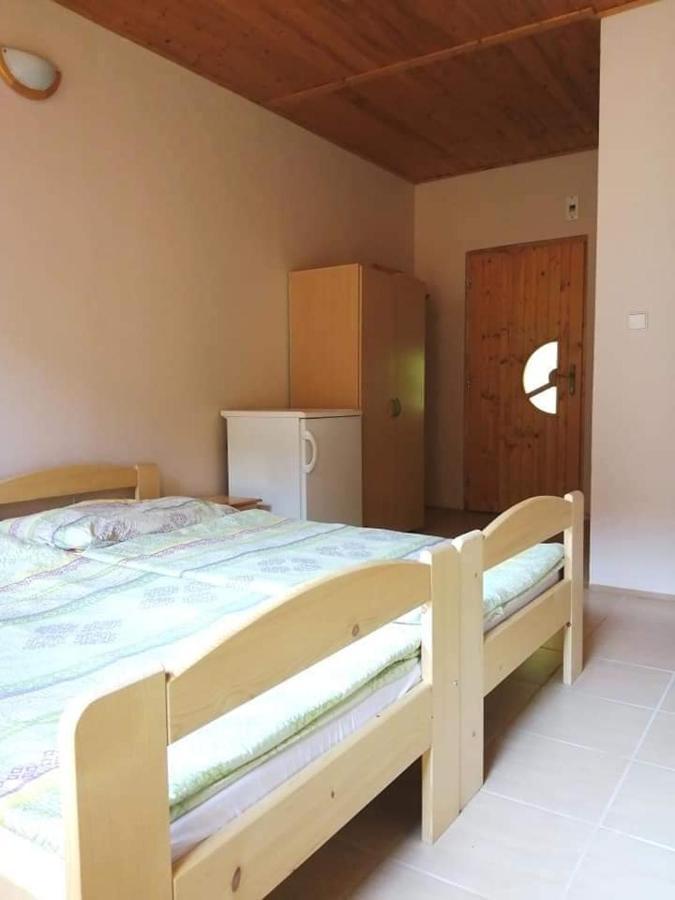 Lesni Restaurace Harrachovka Hotel Tábor Kültér fotó