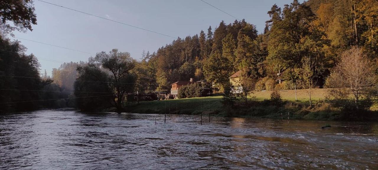 Lesni Restaurace Harrachovka Hotel Tábor Kültér fotó